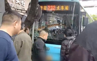 南昌公交车事故：3死7伤！司机心脏病发突失控