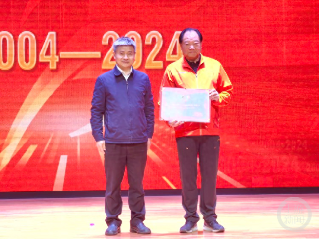中国首位奥运金牌得主许海峰重庆执教，传奇续写教育篇章