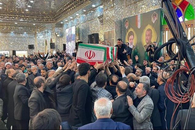 伊朗多地为坠机事故罹难者举行葬礼 外交部长阿卜杜拉希扬安葬德黑兰 第1张