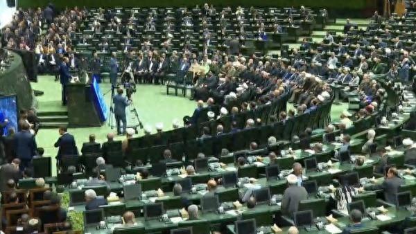 伊朗第十二届议会举行宣誓就职典礼 新议会启航聚焦议长选举