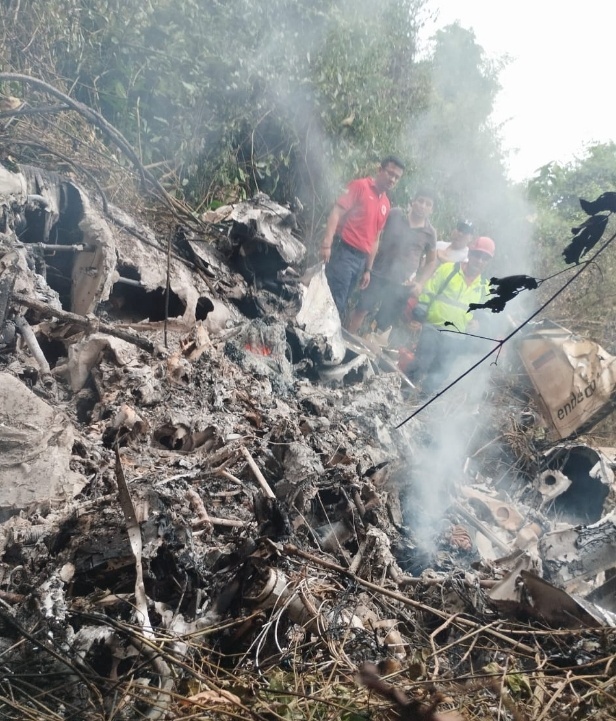 厄瓜多尔一小型飞机坠毁 机上人员2死1伤 第1张