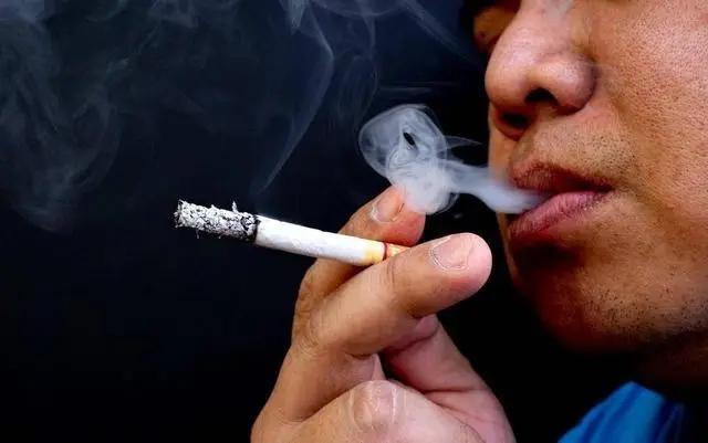 揭秘电子烟真相！吸烟者比非吸烟者平均少活10年 第1张
