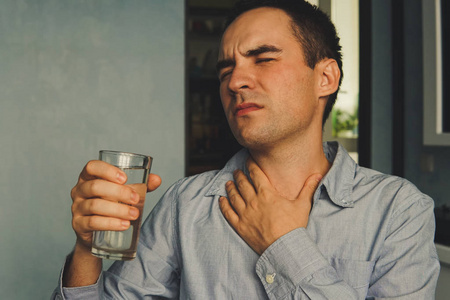揭秘口干背后的5种疾病，白开水仍是最解渴饮料
