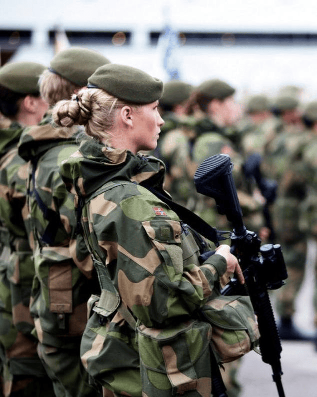 北欧战争爆发？挪威男女兵混编军队出现俄罗斯的首次杀伤 第17张