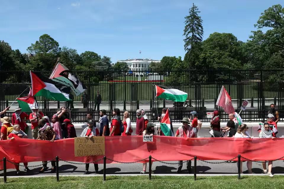 “拜登不划红线，我们划！”美国爆发支持巴勒斯坦集会，“民众红线”包围白宫 第1张