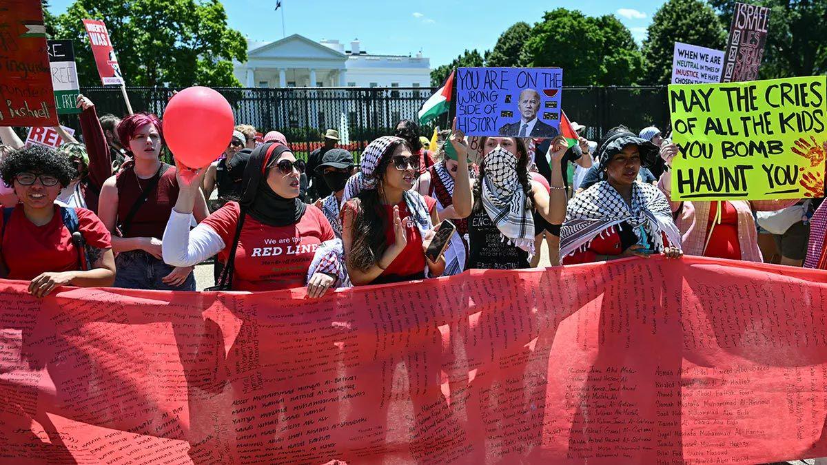 “拜登不划红线，我们划！”美国爆发支持巴勒斯坦集会，“民众红线”包围白宫 第3张