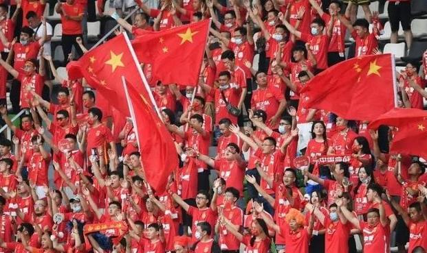中国男足惊险晋级！泰国3-1新加坡出局，争夺世界杯18强名额
