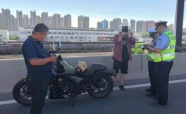 郑州交警集中查处电动自行车、摩托车交通违法！为期2个月专项行动启动 第1张