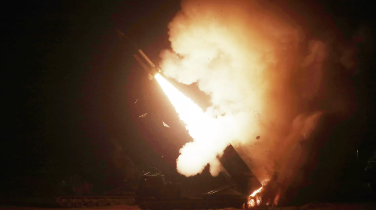 要求更多？外媒：乌克兰施压美国解除ATACMS导弹使用禁令，以更深入打击俄本土目标 第1张