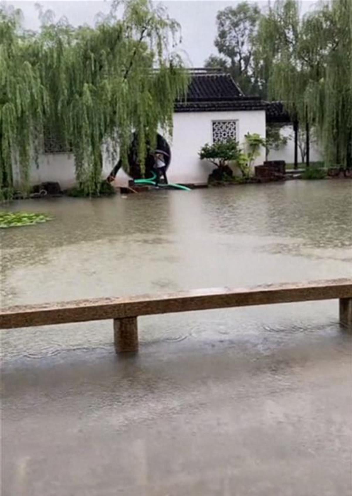 苏州园林遭遇暴雨，网传信息片面夸大